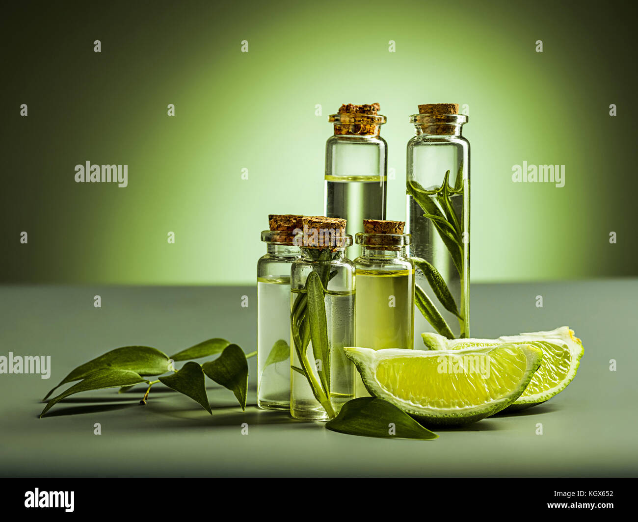 L'olio essenziale di olio di lime Foto Stock