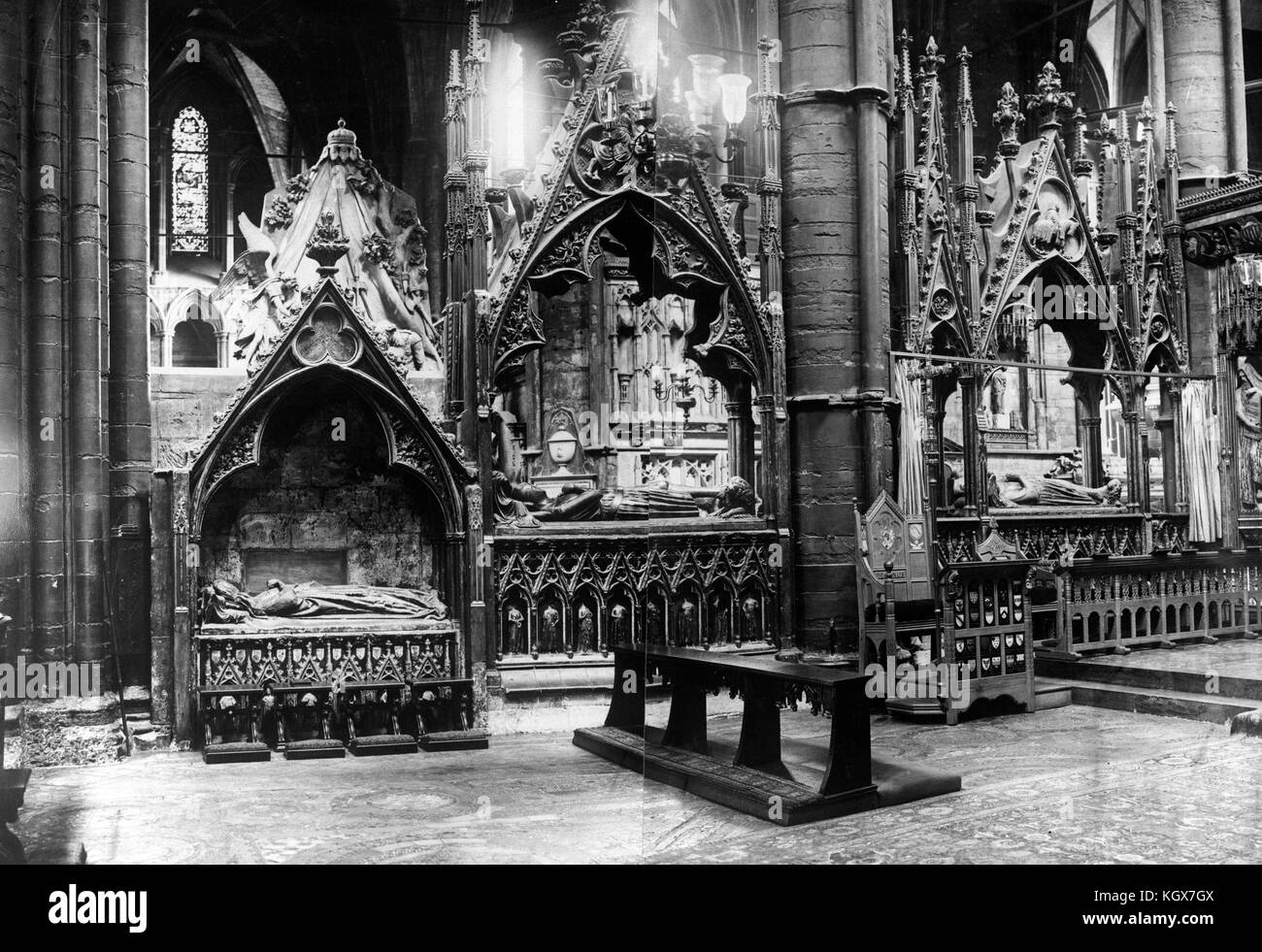 Le tre grandi tombe sul lato nord dell'altare maggiore, comunemente denominate Tombe del Santuario. Foto Stock