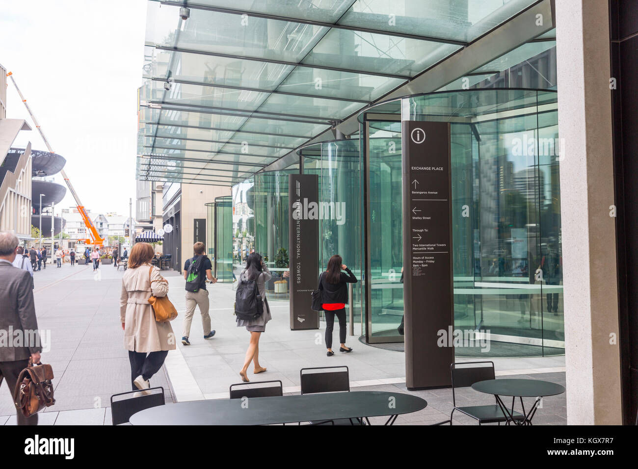 Ufficio lavoratori immettere una delle torri internazionale al molo di Barangaroo di Sydney , Australia Foto Stock