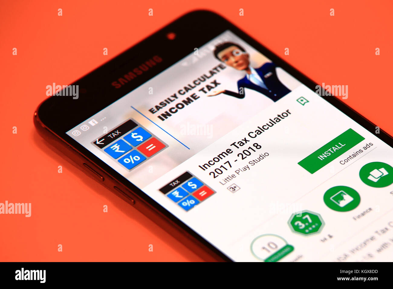 New York, USA - 29 ottobre 2017: Applicazione mobile Income Tax Calculator in Play Store. Calcolatore delle imposte sul sistema android. Foto Stock