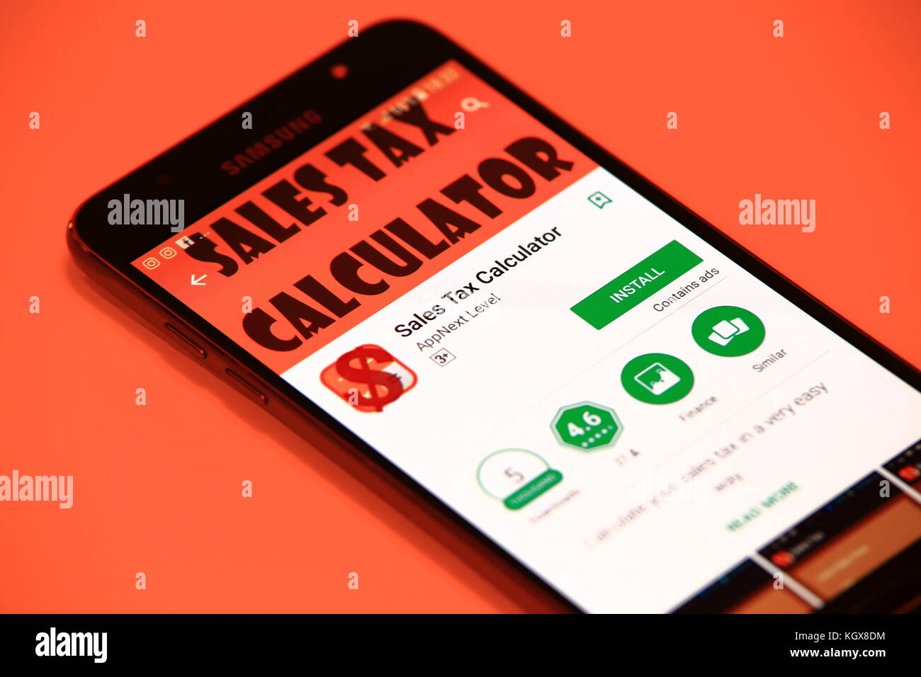 New York, USA - 29 ottobre 2017: Applicazione Sales Tax Calculator su smartphone. Calcolatore dell'imposta sulle vendite per android. Foto Stock