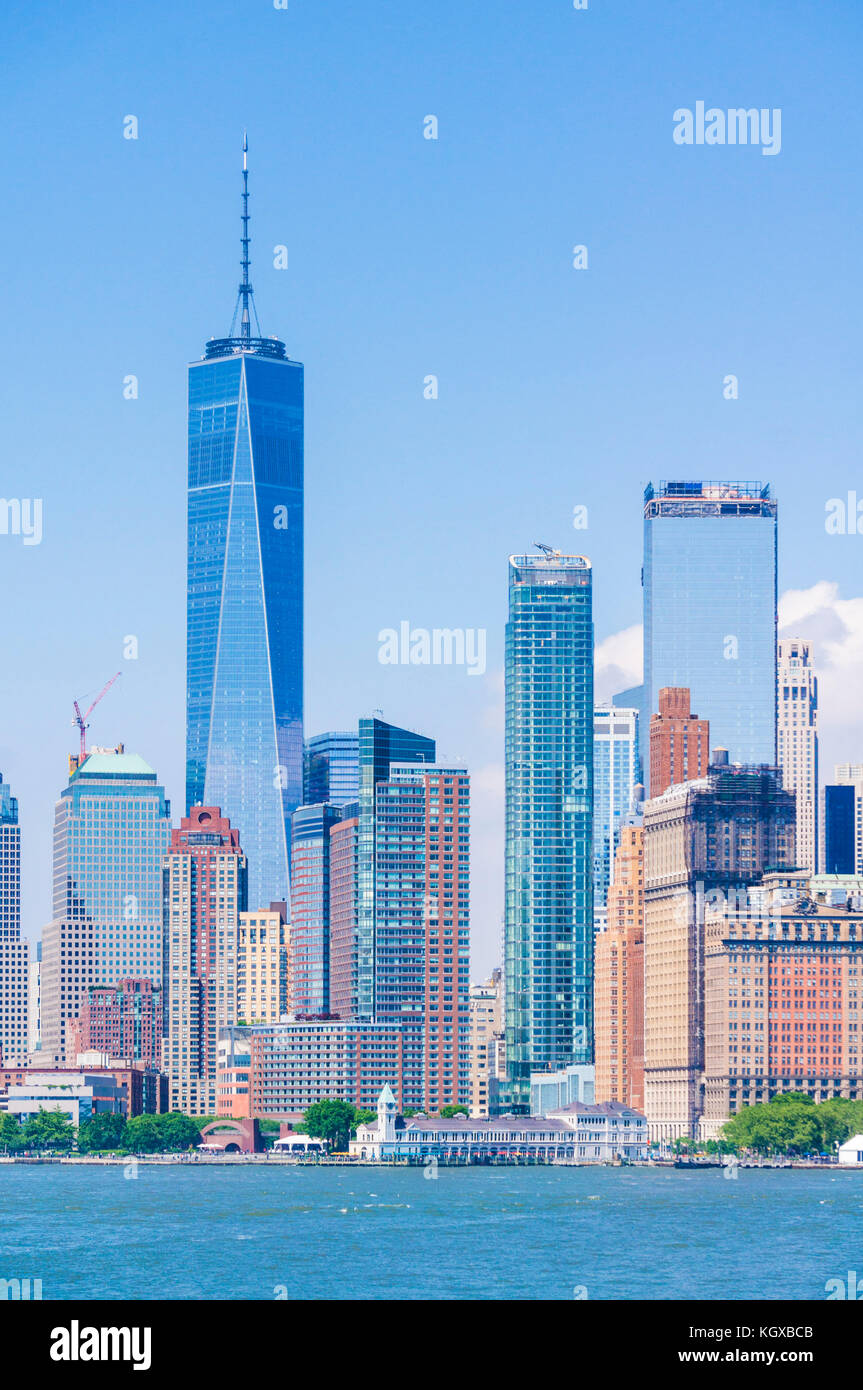 Skyline di New York City usa new york skyline skyline di manhattan con grattacieli tra cui la Freedom Tower Lower Manhattan island cbd new york stati uniti d'America Foto Stock