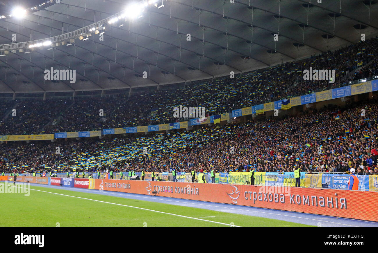 KIEV, UCRAINA - 9 OTTOBRE 2017: Tribunali dello stadio Olimpiyskyi della NSC a Kiev durante la partita di qualificazione della Coppa del mondo FIFA 2018 Ucraina contro Croazia. Il luogo o Foto Stock