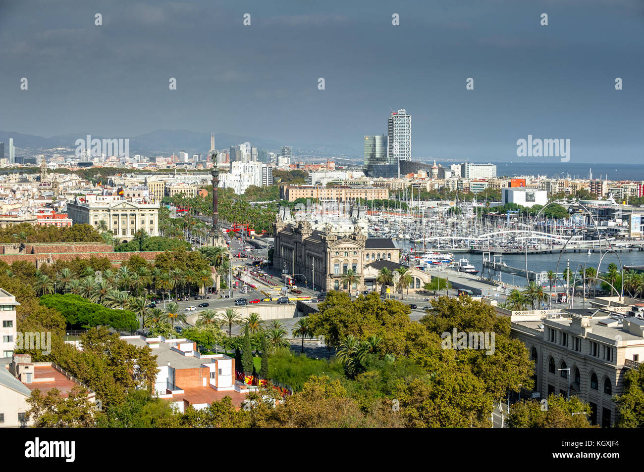 La città e il Port Vell di Barcellona,Spagna. Foto Stock