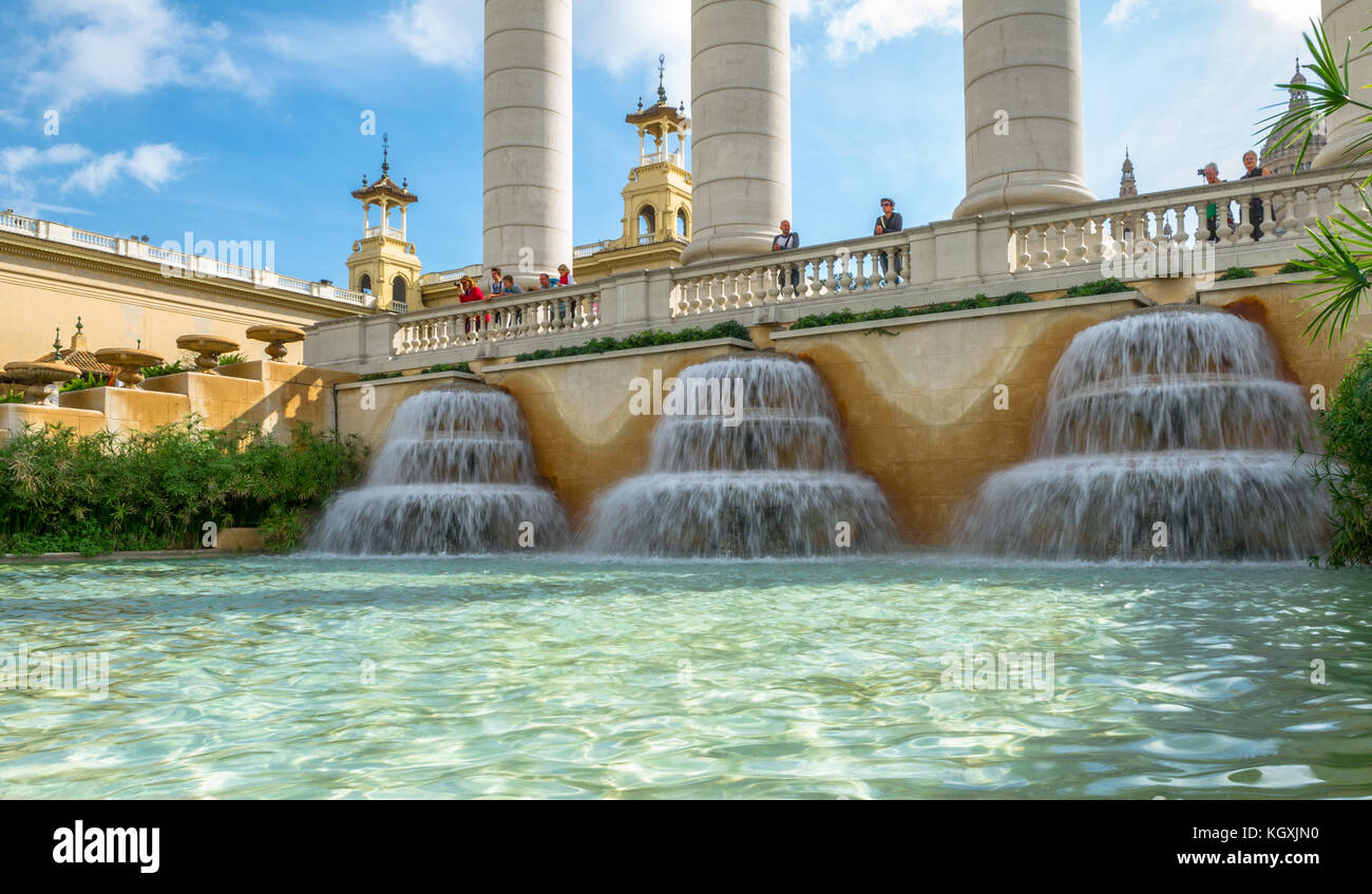 Le fontane di acqua presso il Museo Nazionale d'Arte della Catalogna, Barcellona, Foto Stock