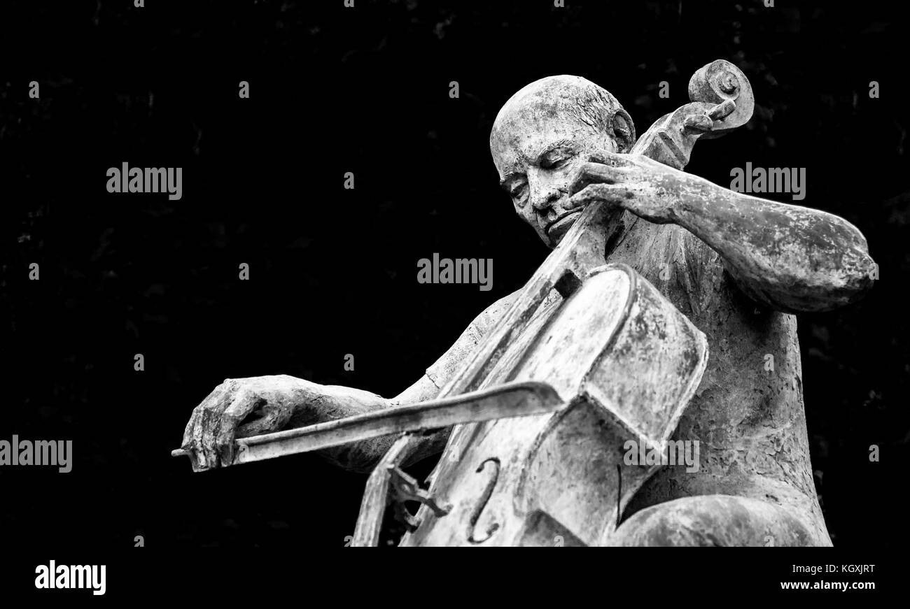 Statua di bronzo di spagnolo il violoncellista, compositore, conduttore e Pablo Casals. Foto Stock