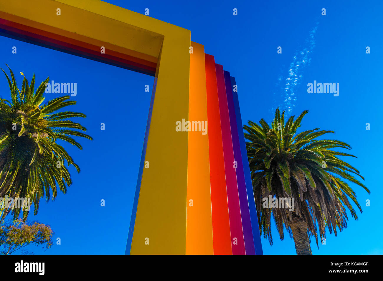 Herbert Bayer Gate cromatica a Santa Barbara, California. Progettato dal rinomato artista, Herbert Bayer, 'Gate cromatica' sulla Cabrillo Blvd. È vicino a luxu Foto Stock