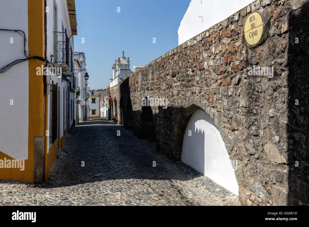 Evora acquedotto, uno della penisola iberica il più grande edificio risalente al XVI secolo e progetti Foto Stock