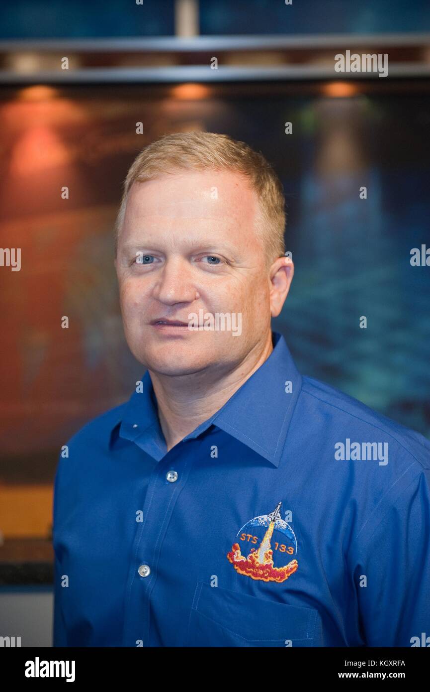 La Nasa stazione spaziale internazionale lo space shuttle Discovery STS-133 missione il primo equipaggio astronauta eric boe assiste un pre-volo conferenza stampa presso il Johnson Space Center ottobre 21, 2010 in Merritt Island, Florida. (Foto di james blair via planetpix) Foto Stock