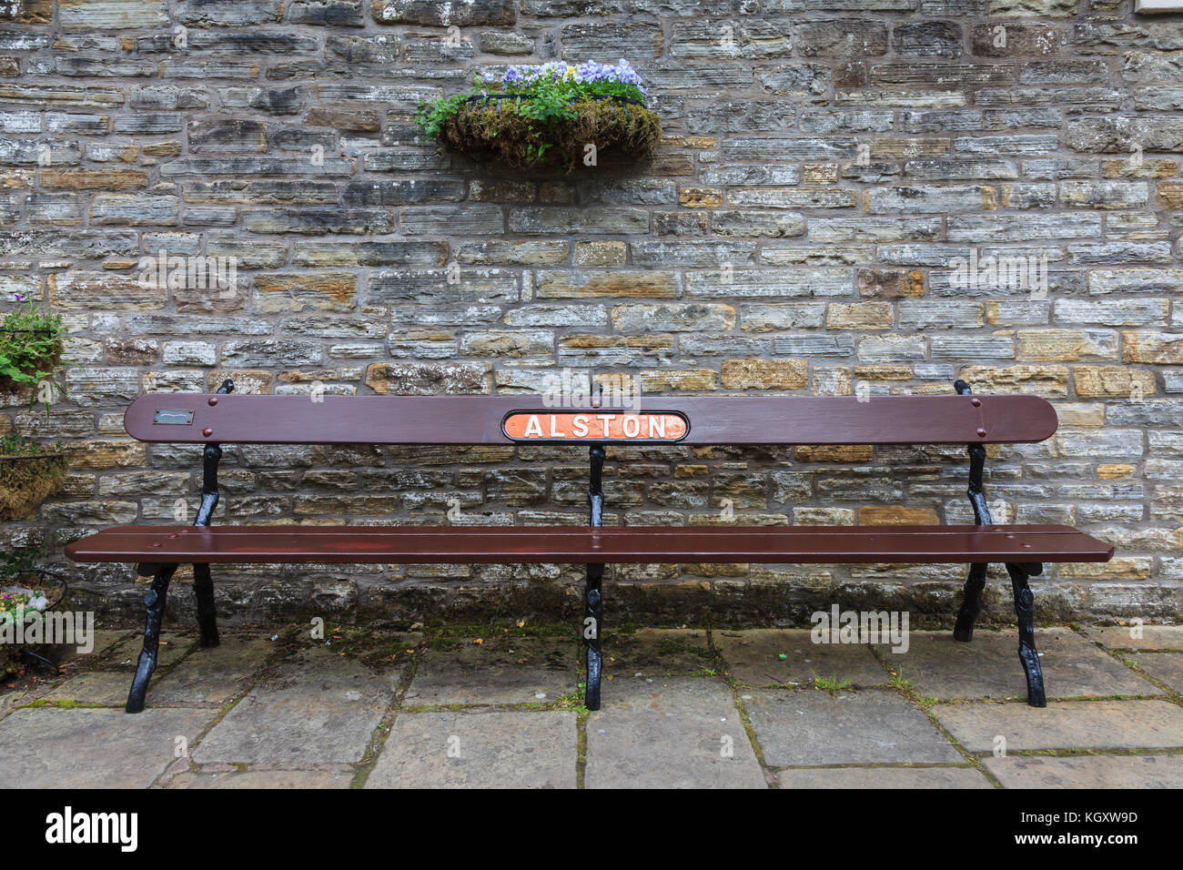 Banco di ferroviaria. Un banco di ferroviaria sulla stazione di Alston sul South Tynedale Railway in Inghilterra settentrionale. Foto Stock