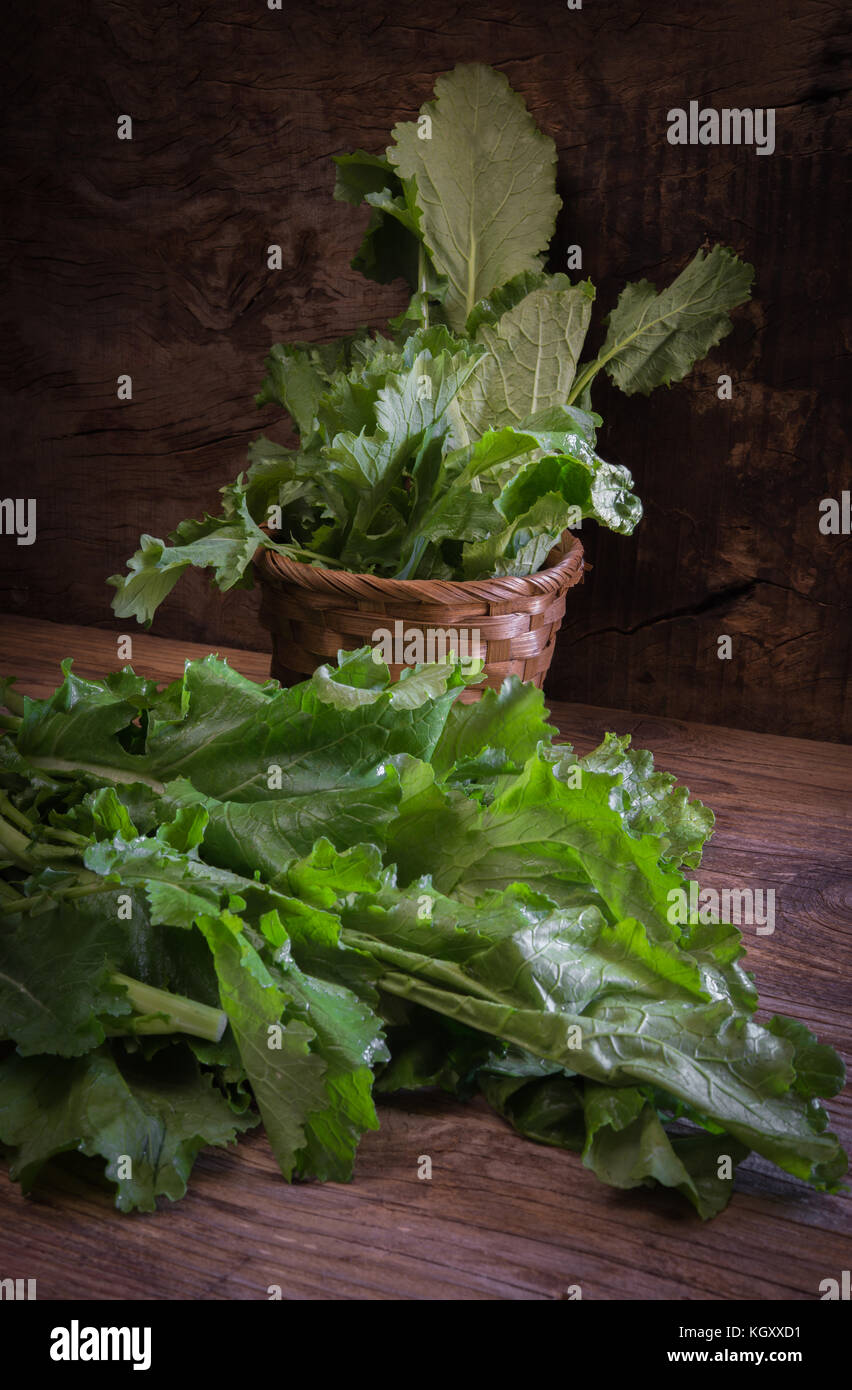 Ortaggi tipici napoletani chiamato alimentare friarielli Foto Stock