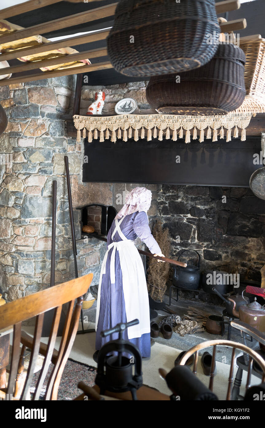Dh costumi Folk Museum Parco Saumarez GUERNSEY Guernsey cucina museo mostra il display Foto Stock