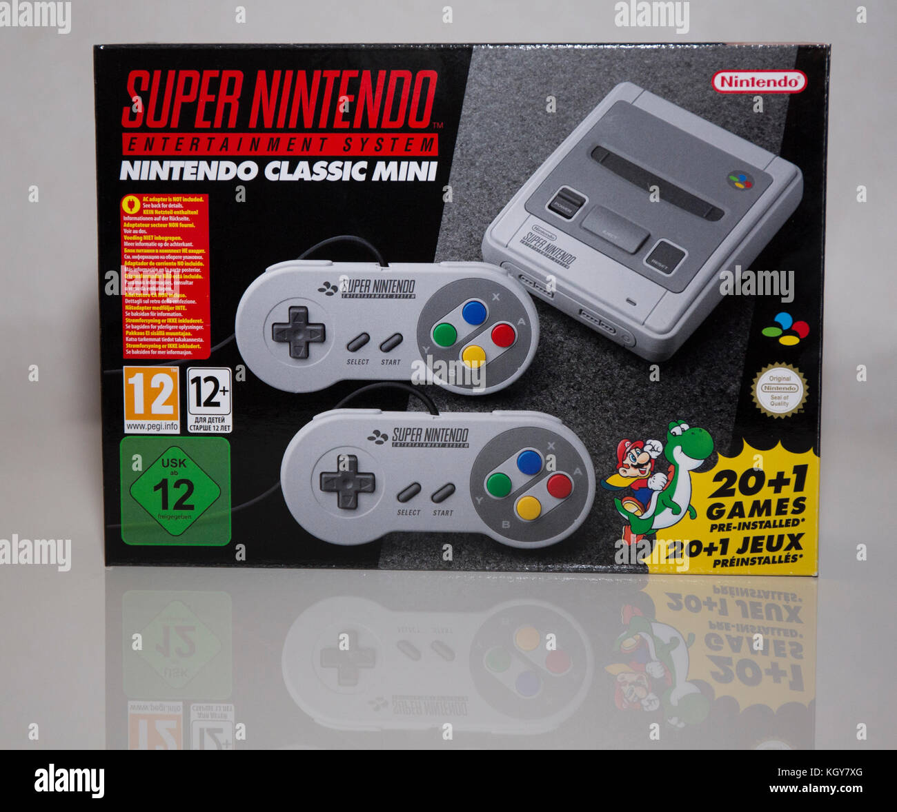 Nuova mini scatola classica SNES di Nintendo Foto Stock