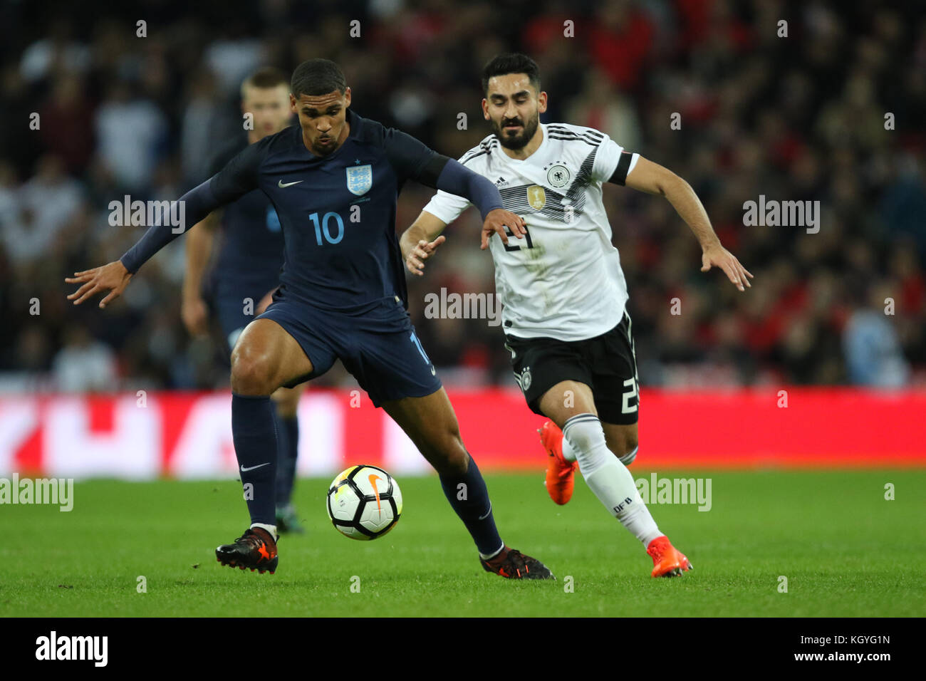 Londra, Regno Unito. Decimo nov, 2017. ruben loftus-Guancia di Inghilterra lkay gundogan della Germania in Inghilterra e Germania amichevoli internazionali allo stadio di Wembley, Londra, il 10 novembre 2017. * * Questa foto è per il solo uso editoriale** credito: Paolo marriott/alamy live news Foto Stock