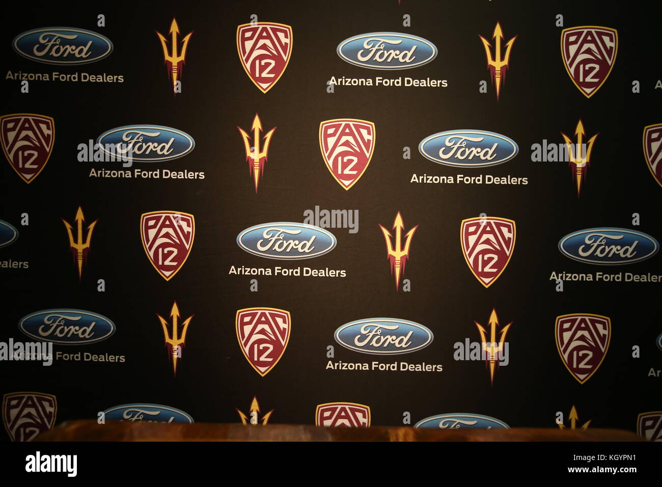 Pasadena CA. Xi Nov, 2017. NCAA Football 2017 Arizona State Sun Devils vs UCLA Bruins presso il Rose Bowl di Pasadena, ca. il 11 novembre 2017 (assoluta fotografo completo & Company Credit: Jevone Moore/Cal Sport Media/Cal Sport Media (rete televisione vi preghiamo di contattare il vostro rappresentante di vendita per uso televisivo. Credito: csm/Alamy Live News Foto Stock