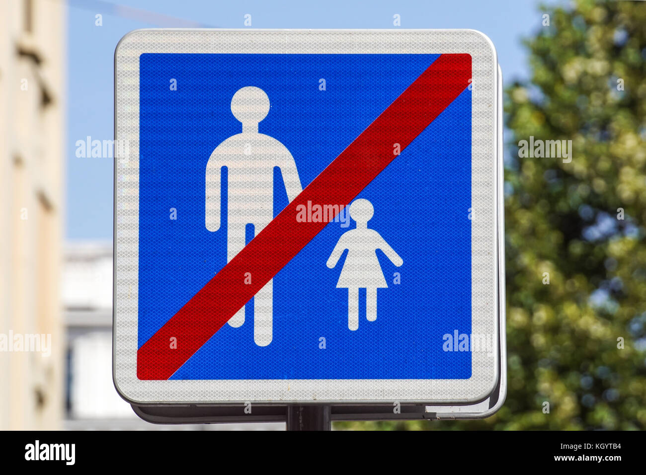 Fine della strada per i pedoni - padre con bambino ,segno Foto Stock