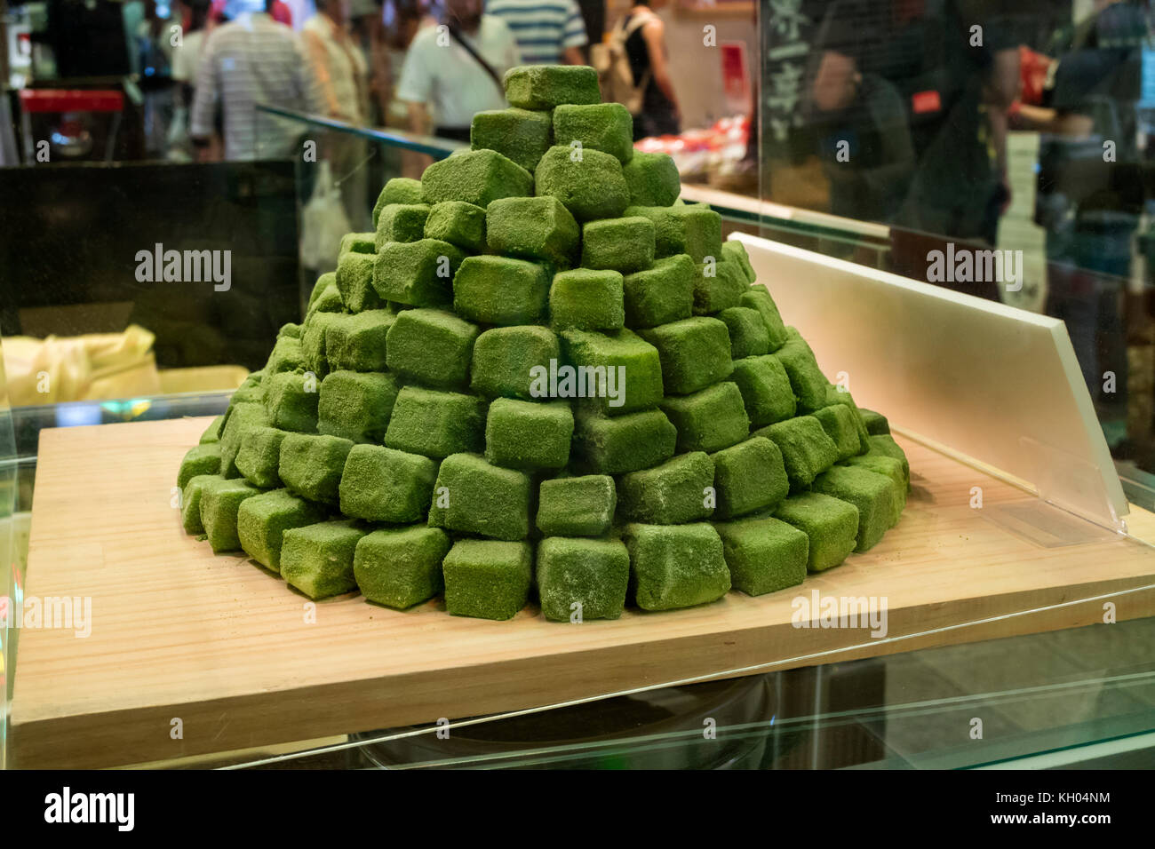 Kyoto, Giappone - 22 maggio 2017: tè verde candy per la vendita al mercato nishiki, Kyoto la cucina di Kyoto Foto Stock