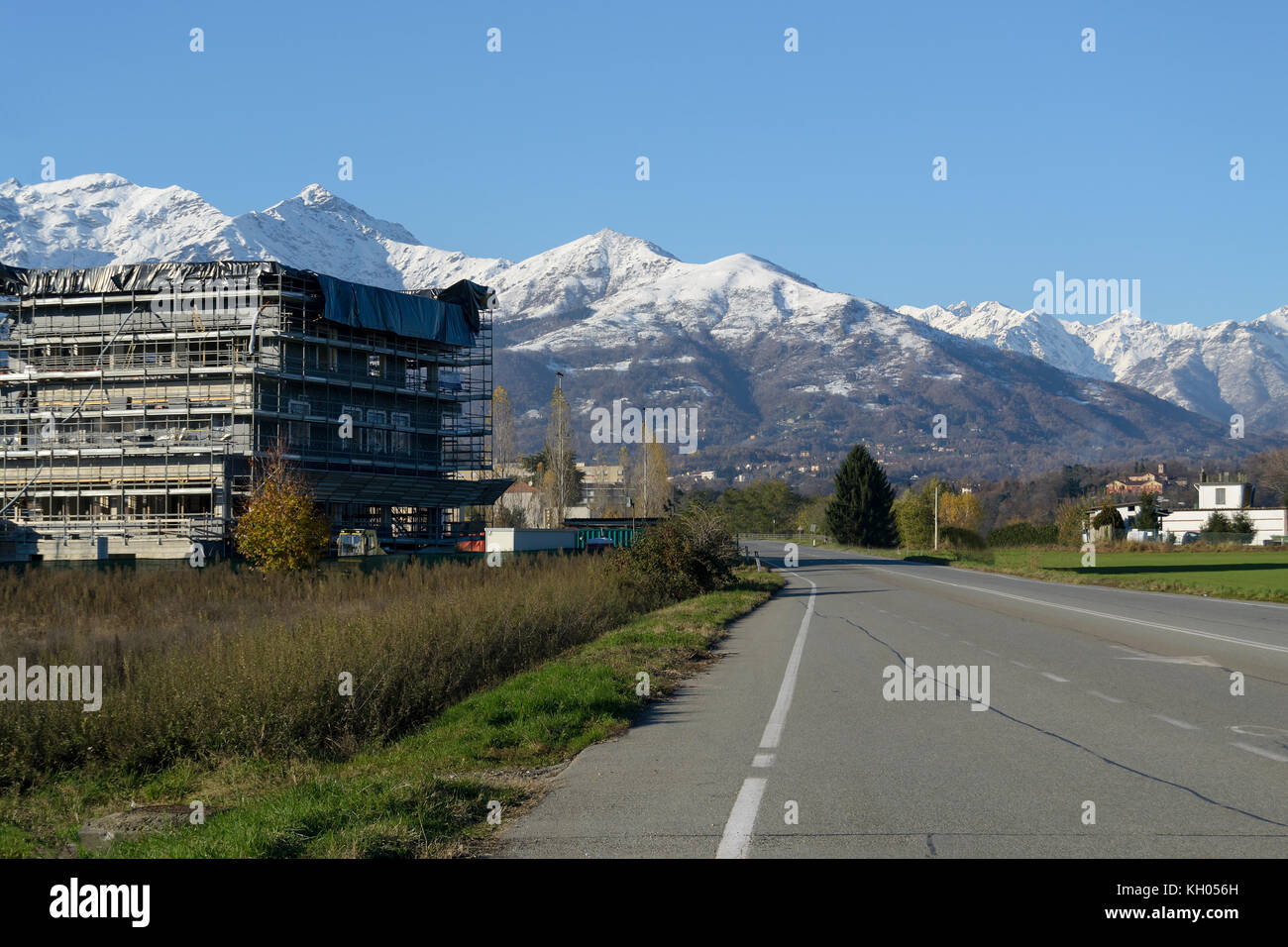 Costruzione in costruzione, cemento armato, ai piedi delle Alpi, Piemonte, italia Foto Stock