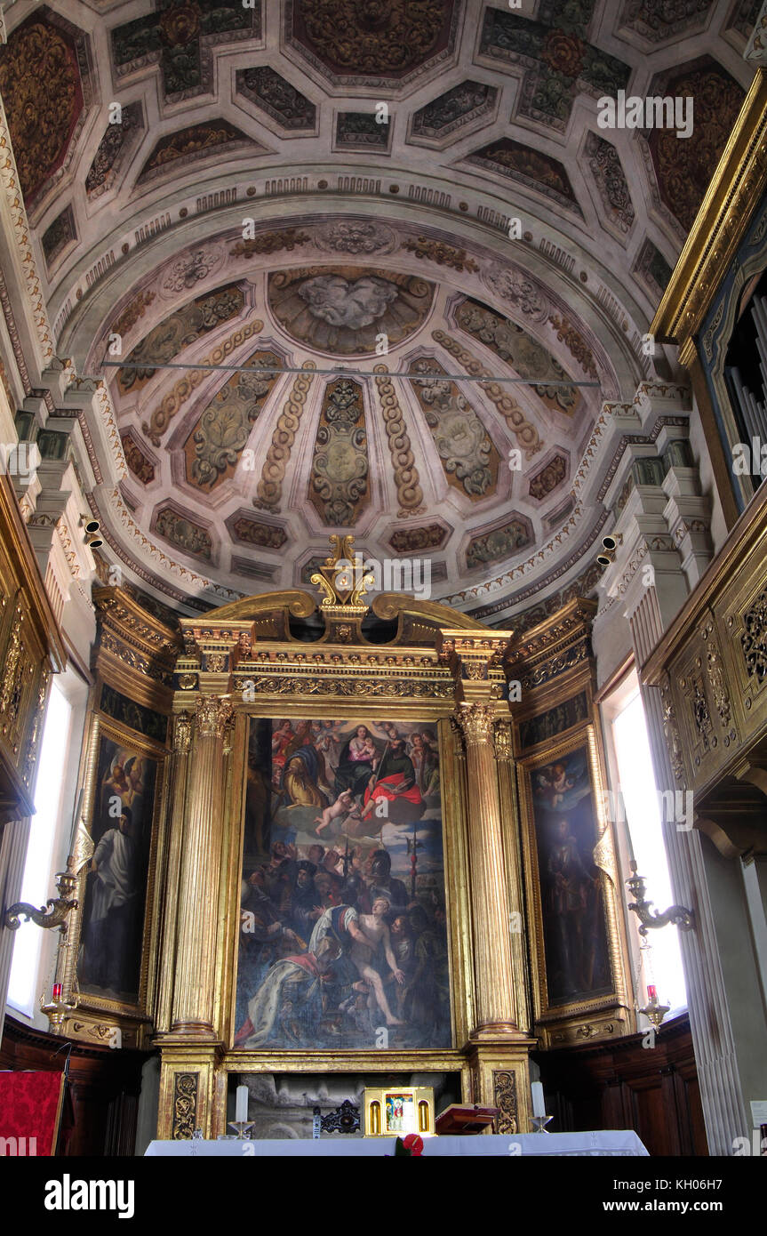 L'Italia, Emilia Romagna, Rimini, San Giuliano District, la chiesa di San  Giuliano, altare Foto stock - Alamy
