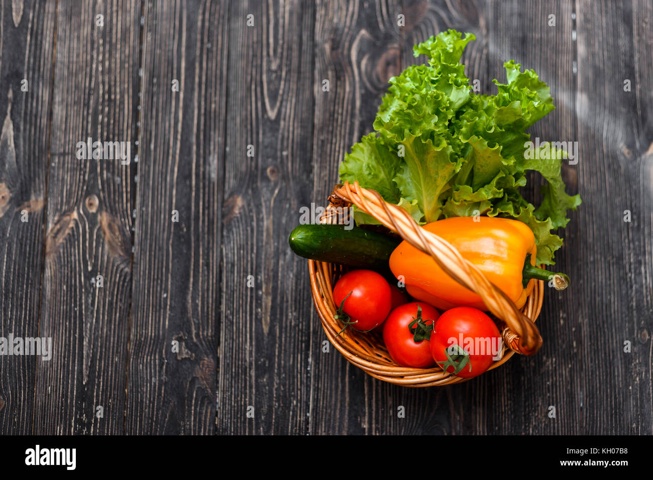 Cesto di verdura fresca immagini e fotografie stock ad alta risoluzione -  Alamy