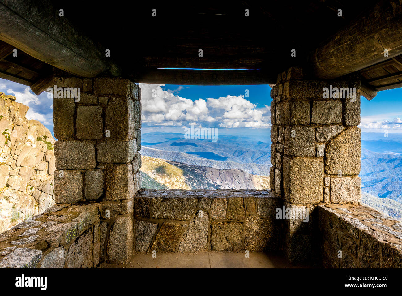 Un rifugio alpino vicino alla cima del monte di Buffalo in Victoria, Australia Foto Stock