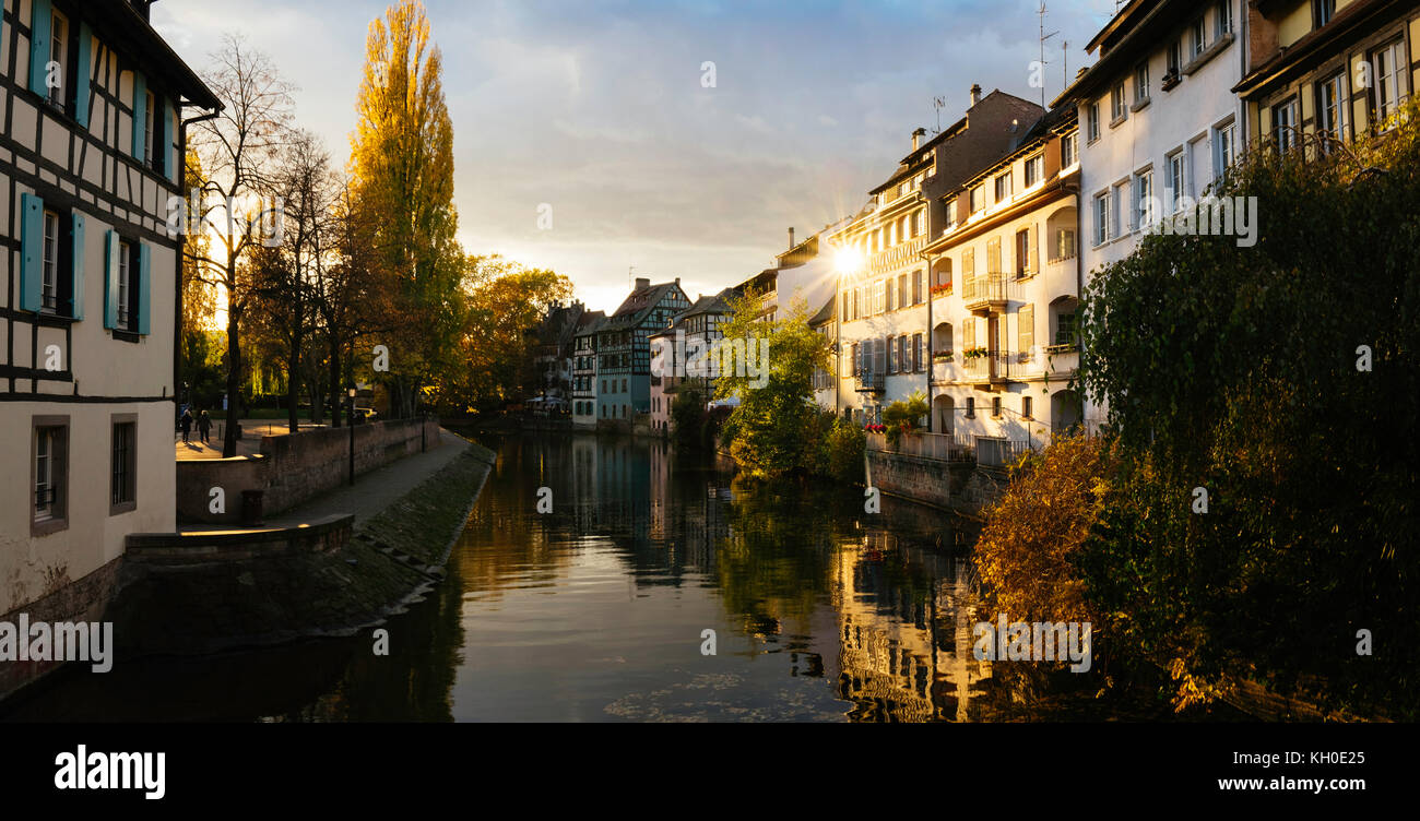 Pomeriggio di luce nella Petite France di Strasburgo, Francia Foto Stock