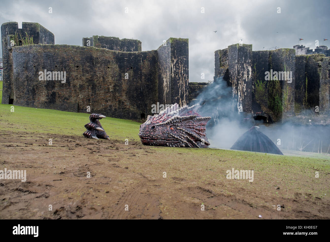 Dragon nel parco del castello, Caerphilly, South Wales, Wales, Regno Unito Foto Stock