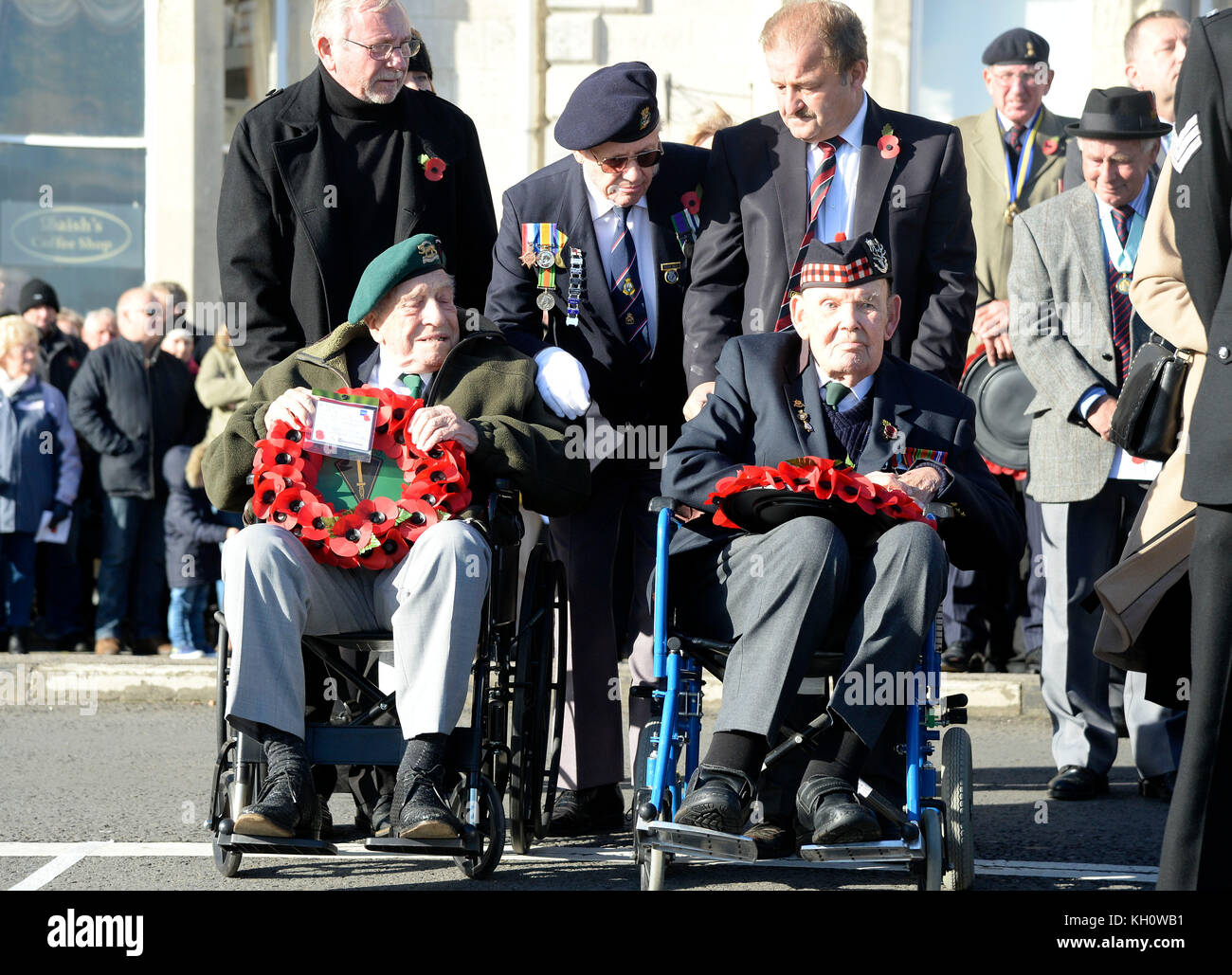 Veterani di Guerra lay ghirlande al giorno del ricordo, servizio Weymouth Dorset, UK Credit: finnbarr webster/alamy live news Foto Stock