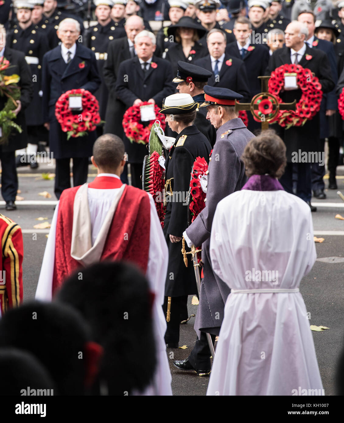 Londra, 12 novembre 2017, Sua altezza reale la principessa Anna e altri membri della famiglia reale di portare loro wrieths foward presso il servizio nazionale di ricordo presso il Cenotafio, Whitehall, Londra. Credito: Ian Davidson/alamy live news Foto Stock