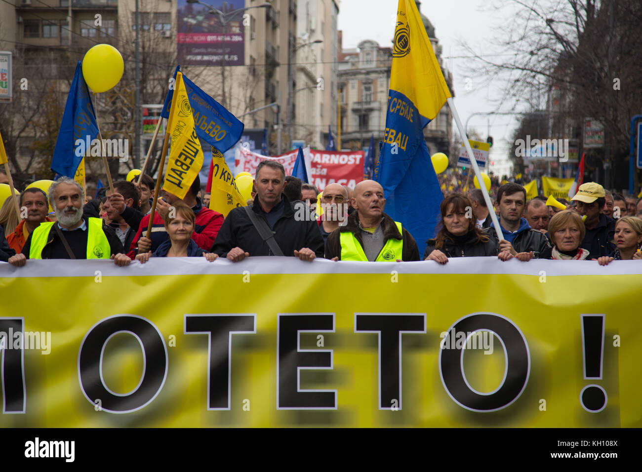 Proteste di massa dei lavoratori di Post serba a Belgrado Foto Stock