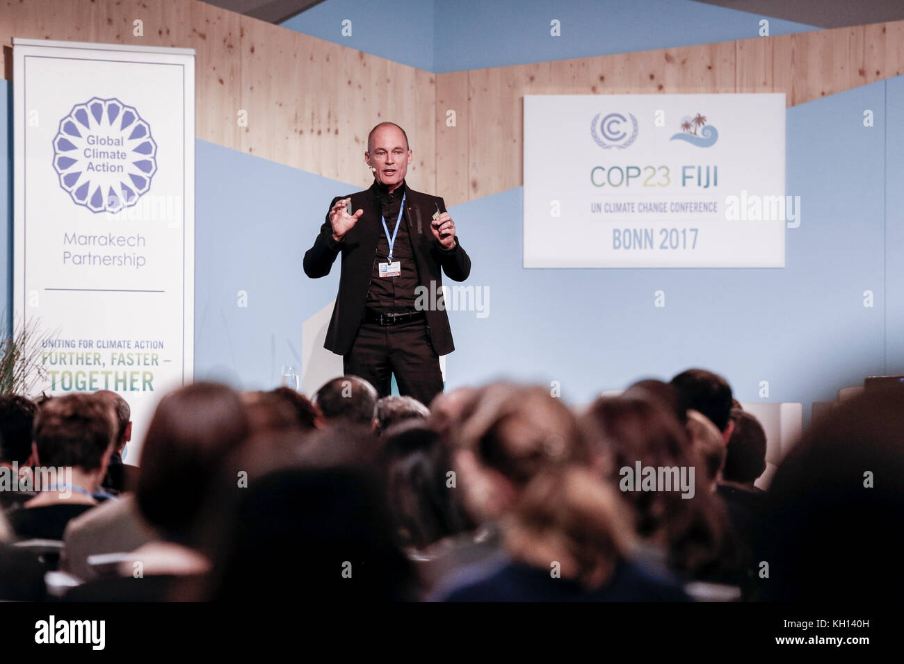 Bonn, Germania. Xiii Nov, 2017. Fondatore di Solar Impulse iniziativa, Bertrand Piccard al COP23 Figi conferenza di Bonn, in Germania il 12 novembre 2017. COP23 è organizzato dalla convenzione quadro delle Nazioni Unite per i cambiamenti climatici. Isole Figi detiene presidenza nel corso di questa riunione a Bonn. Credito: Dominika Zarzycka/Alamy Live News Foto Stock