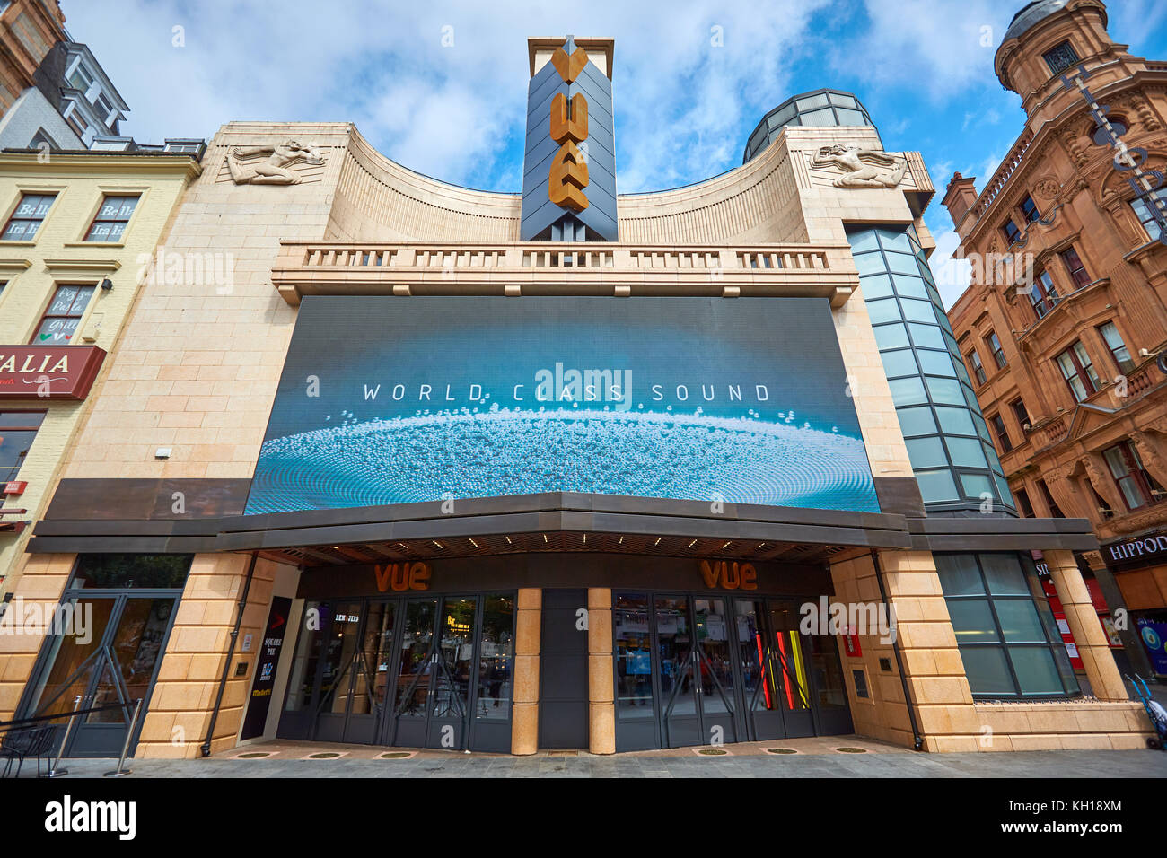 Vista generale del rinnovato Vue Cinema su Leicester Square a Londra Foto Stock