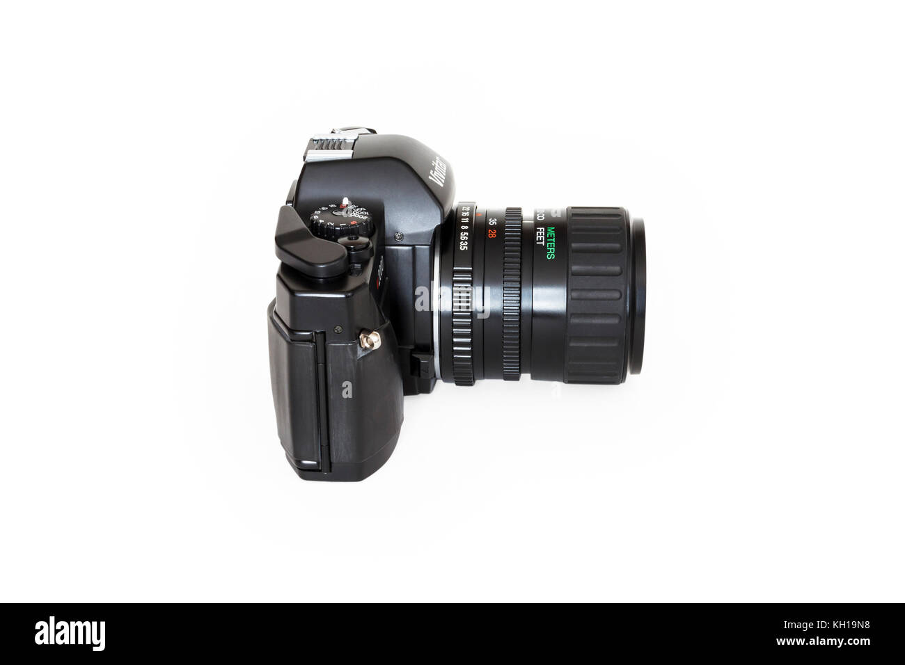 Vivitar V2000 SLR 35mm di pellicola in rotolo, fotocamera 28-70mm lente di zoom, degli anni ottanta, isolata contro uno sfondo bianco Foto Stock