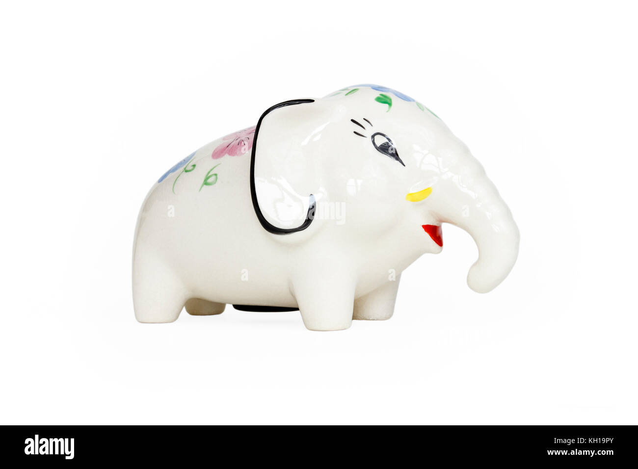Una ceramica invetriata elefante scatola di denaro contro uno sfondo bianco Foto Stock