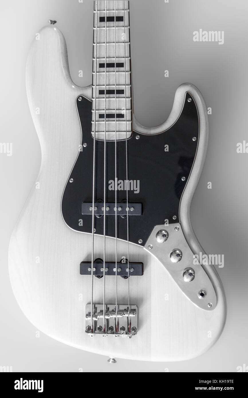 Close-up di un parafango-elettrico stile jazz bass guitar Foto Stock