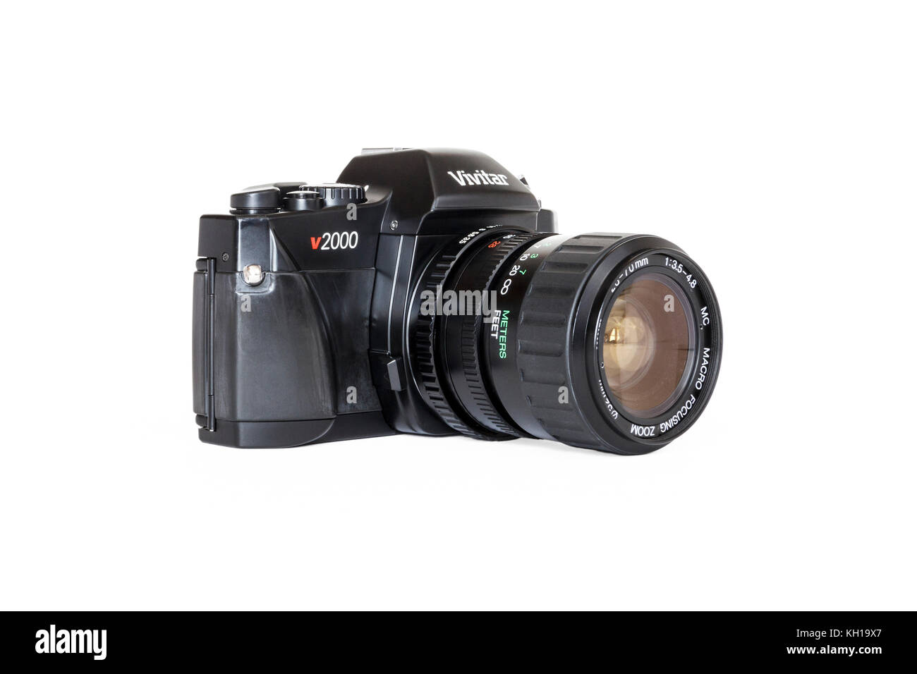 Vivitar V2000 SLR 35mm di pellicola in rotolo, fotocamera 28-70mm lente di zoom, degli anni ottanta, isolata contro uno sfondo bianco Foto Stock
