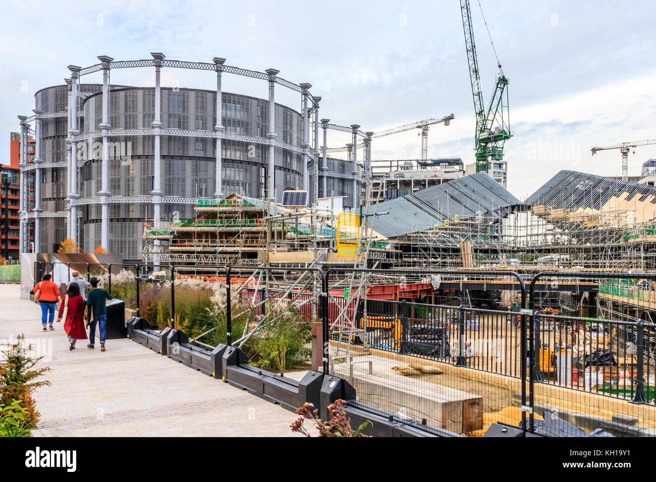 Riqualificazione di King's Cross, Londra, Regno Unito, e il vittoriano ristrutturato alloggiamento gasometri nuovi appartamenti, 2017 Foto Stock