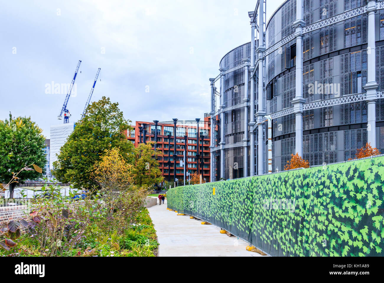 Il vittoriano ristrutturato gasometri a King's Cross, Londra e nuovi appartamenti, 2017 Foto Stock