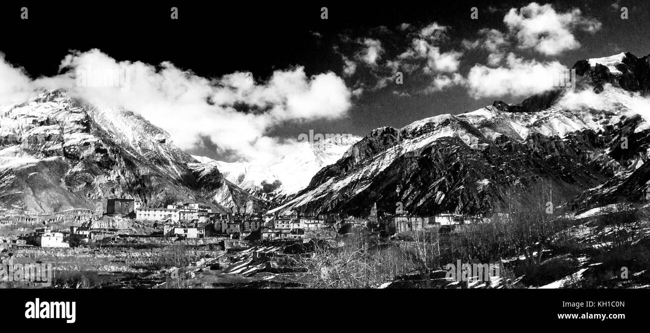 Jarkot nell'Annapurna - bianco e nero Foto Stock