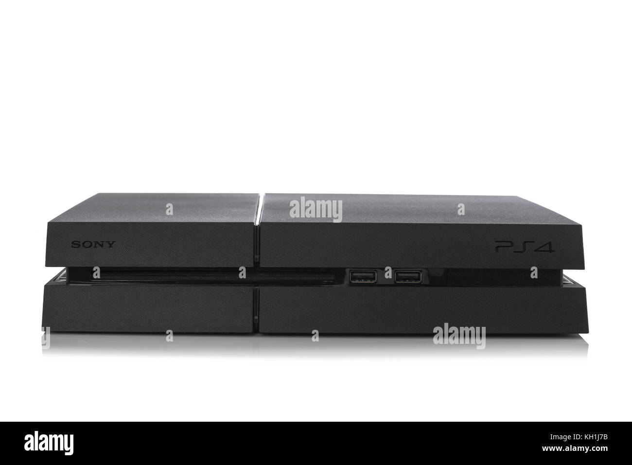 VARNA, Bulgaria - 18 November, 2016: Sony PlayStation 4 console di gioco è un home video della console di gioco sviluppato da Sony di intrattenimento interattivo. Foto Stock