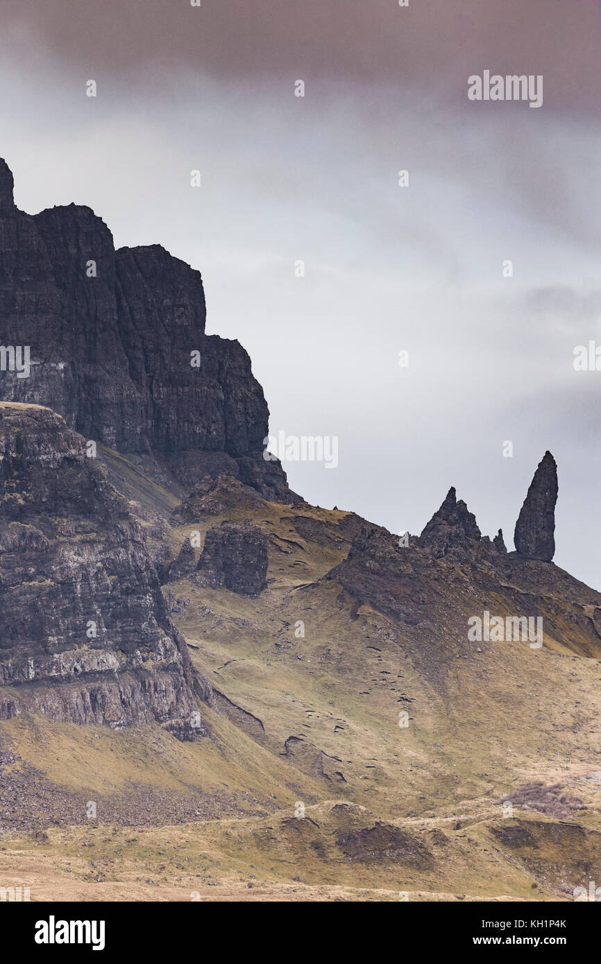 Il Storr rockface sull'Isola di Skye in Scozia. Foto Stock