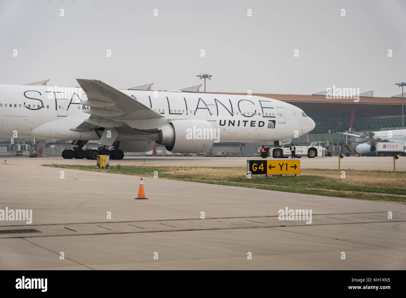 Pechino, Cina - ottobre 2017: United Airlines trainare aeromobili presso l'aeroporto internazionale di Pechino. United Airlines è una delle principali compagnie aeree negli Stati Uniti Foto Stock