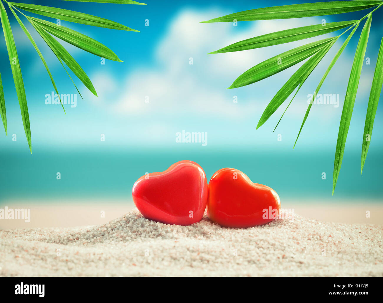 Spiaggia il giorno di San Valentino. Biglietto di auguri con il cuore e con Palm. Foto Stock