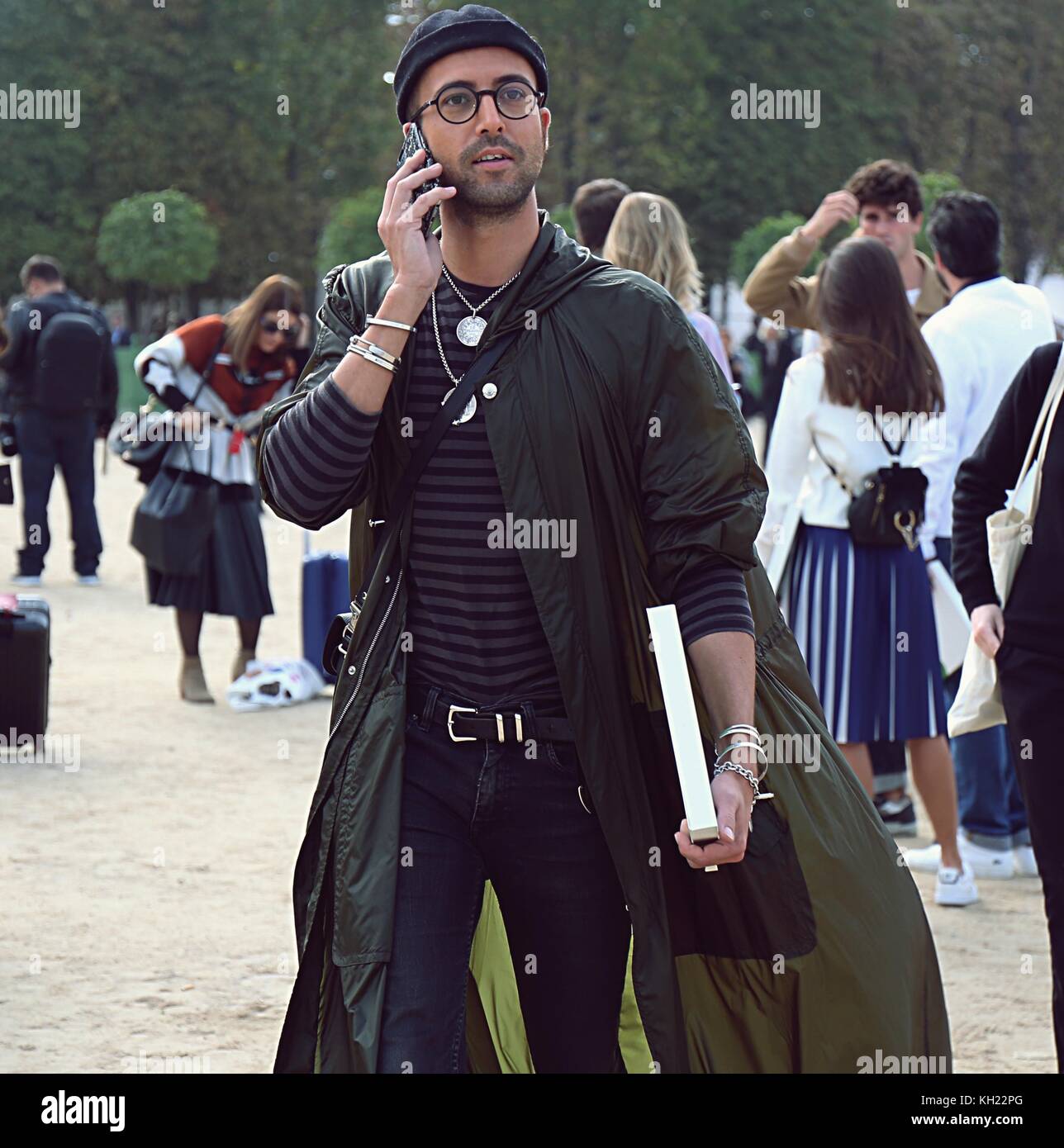 Parigi- 27 settembre 2017 uomo sulla strada durante la settimana della moda di Parigi Foto Stock