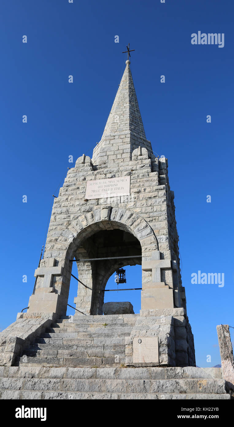 Tonezza del Cimone, vi, Italia - Gennaio 3, 2017: ossario monumento in memoria di soldati italiani che sono morti nella prima guerra mondiale chiamato ossario del Cimone Foto Stock