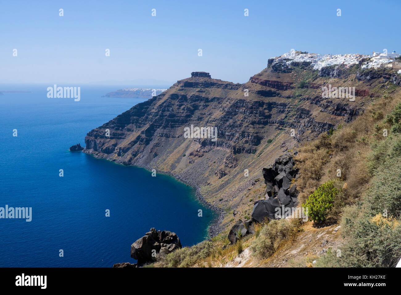 La vista dal bordo del cratere percorso della Caldera e la roccia scaros, SANTORINI, CICLADI Grecia, Mare Mediterraneo, Europa Foto Stock