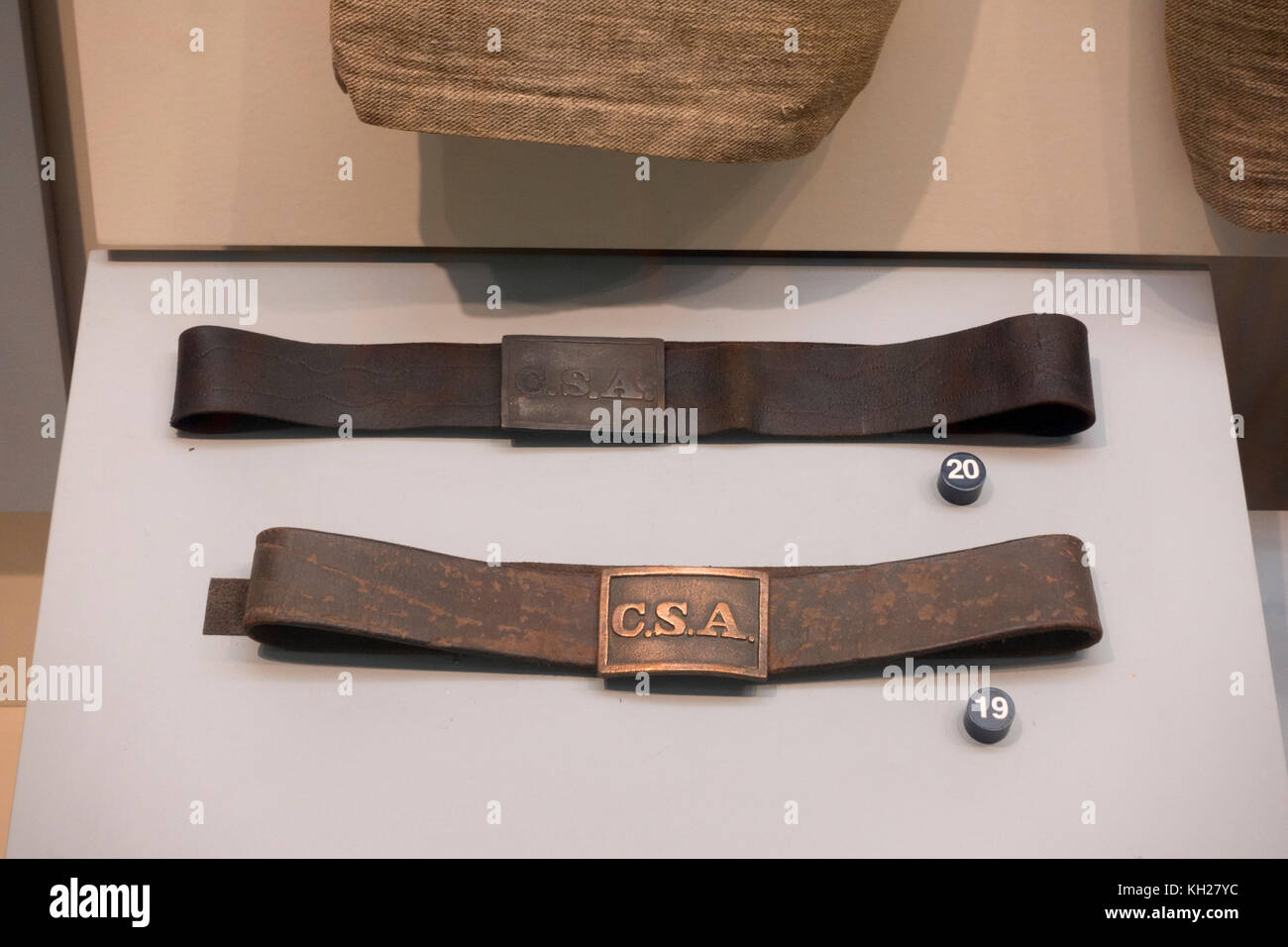 Una coppia di cinghie confederati e fibbie, il Museo Nazionale della Guerra Civile, Lincoln Circle, Harrisburg, PA, Stati Uniti Foto Stock