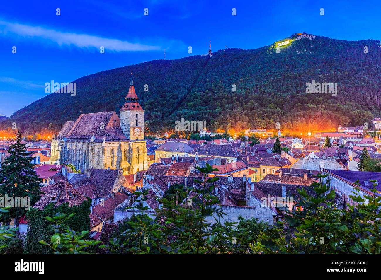 Brasov, Transilvania. romania. vista panoramica della città vecchia e la montagna di Tampa. Foto Stock