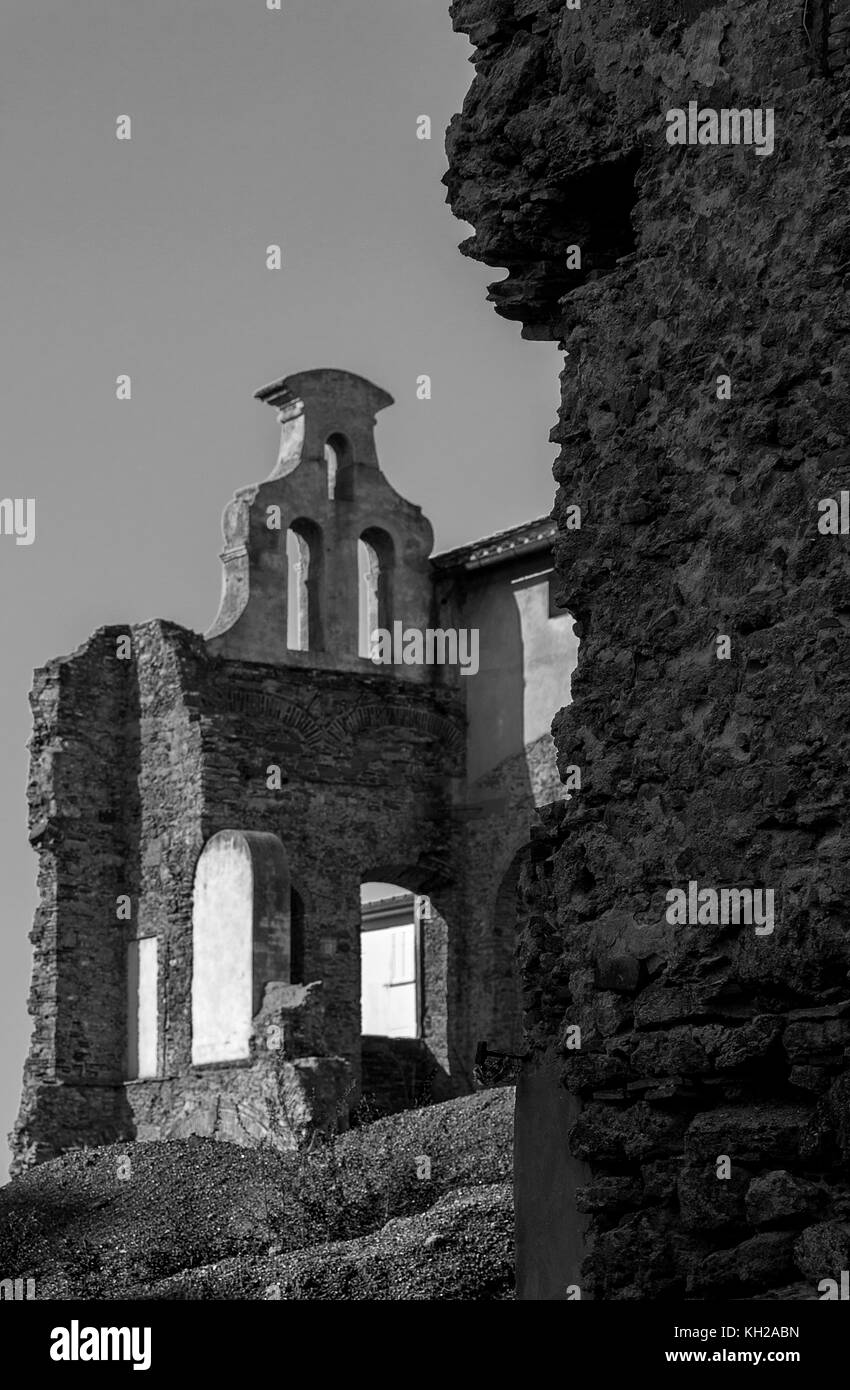 Le rovine di una chiesa a Livorno, Toscana - Italia Foto Stock