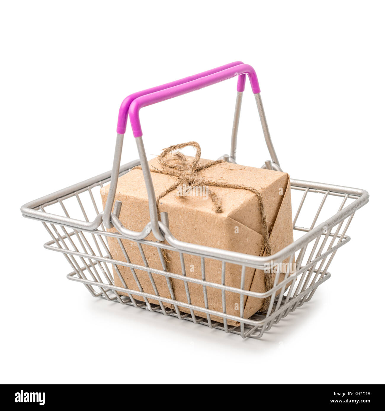 Metallo carrello con box carta isolato su sfondo bianco, vicino, concetto Cina Singolo giorno Foto Stock